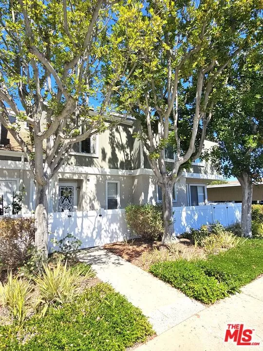 MLS: 26707585 Condo For Sale