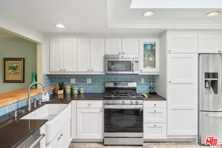 Photo #4: 26741803 Listing 