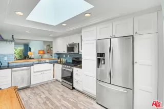 Photo #5: 26741803 Listing 