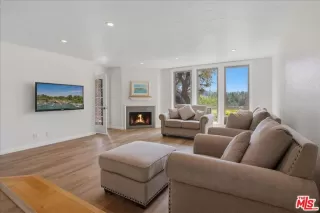 Photo #5: 26828949 Listing 