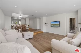 Photo #6: 26828949 Listing 
