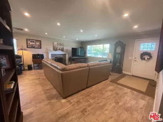 Photo #4: 26829265 Listing