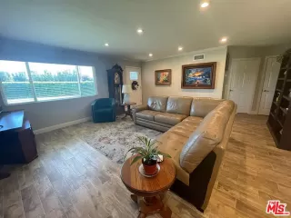 Photo #5: 26829265 Listing