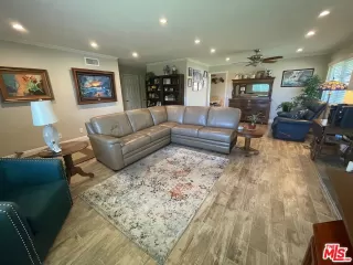 Photo #6: 26829265 Listing