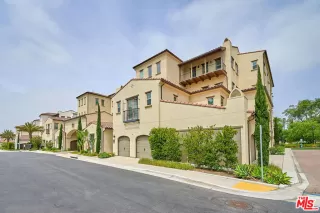 Photo #3: 26830109 Listing 