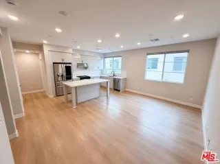 Photo #2: 26834945 Listing