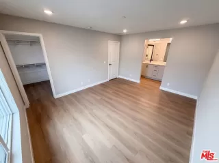 Photo #3: 26834945 Listing