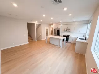 Photo #6: 26834945 Listing