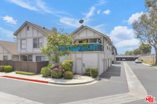 Browse active condo listings in INFLUENTIAL TOWNHOMES