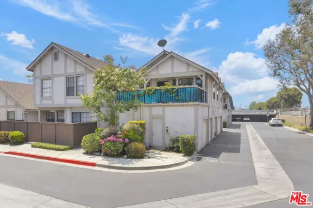MLS: 26836371 Condo For Sale