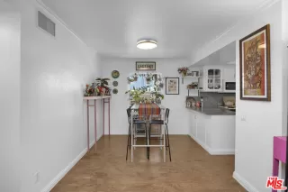 Photo #5: 26836371 Listing 