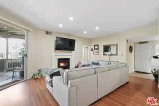 Photo #4: 26843387 Listing