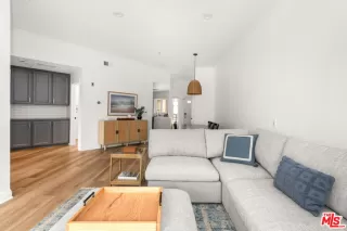 Photo #4: 26843577 Listing 