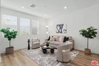 Photo #2: 26844179 Listing