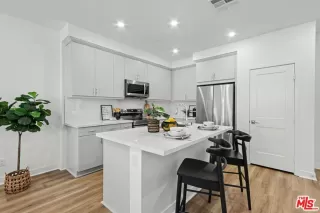 Photo #4: 26844179 Listing