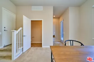 Photo #5: 26844507 Listing