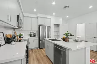 Photo #4: 26845691 Listing