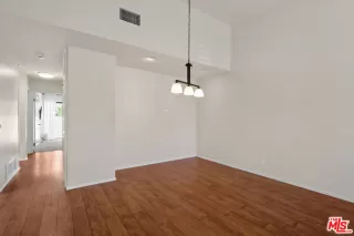 Photo #6: 26851555 Listing 
