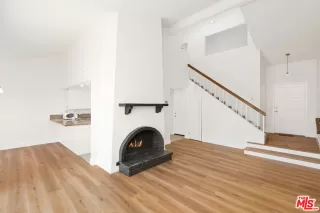 Photo #4: 26853003 Listing 