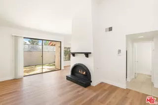 Photo #5: 26853003 Listing 