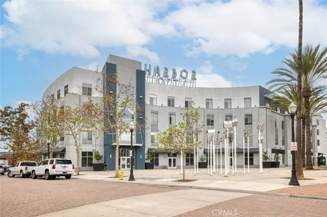 MLS: AR22220193 Condo For Sale