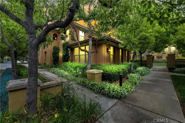 MLS: AR23097646 Condo For Sale