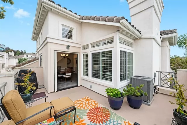 MLS: AR23098297 Condo For Sale