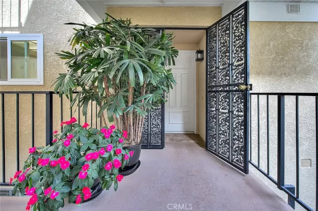 MLS: AR23229038 Condo For Sale