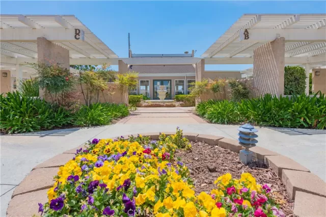 MLS: AR25131219 Condo For Sale