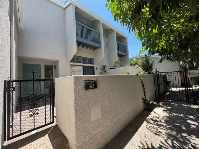 MLS: AR25155674 Condo For Sale