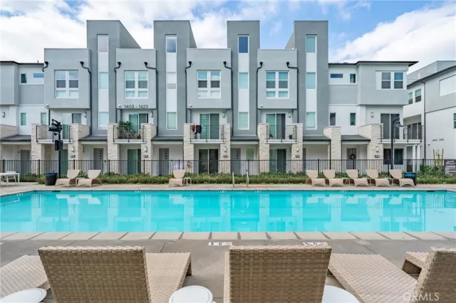 MLS: AR25228473 Condo For Sale