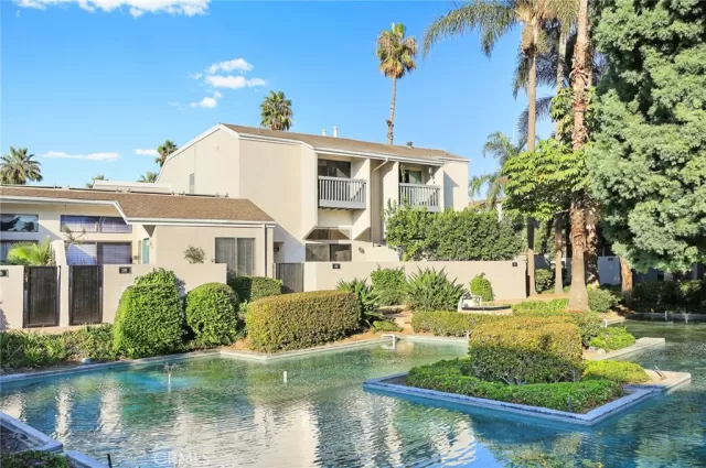 MLS: AR25236281 Condo For Sale