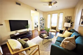 Photo #3: CV22245600 Listing 