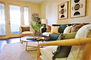 Photo #4: CV22245600 Listing 