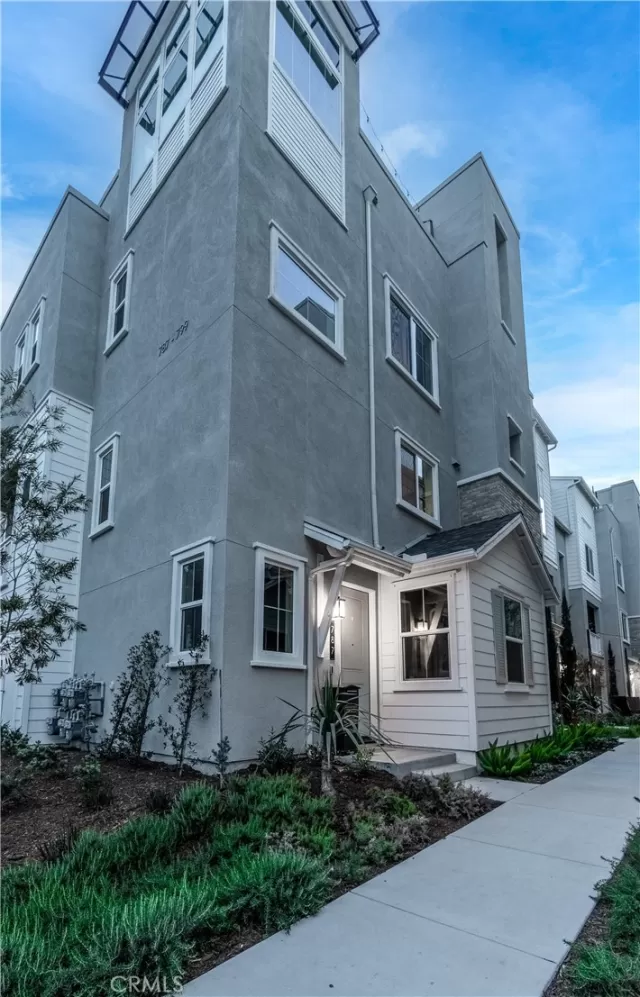 MLS: CV23028620 Condo For Sale