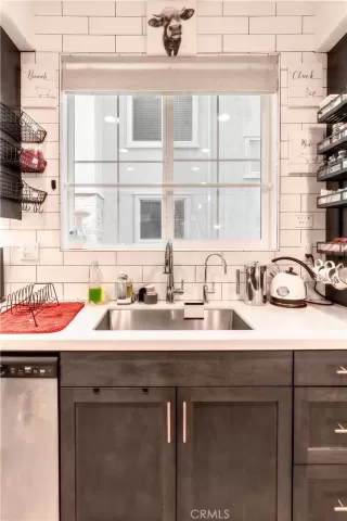 Photo #2: CV23028620 Listing