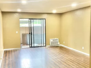 Photo #4: CV23068260 Listing 