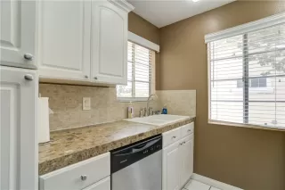 Photo #6: CV23073987 Listing