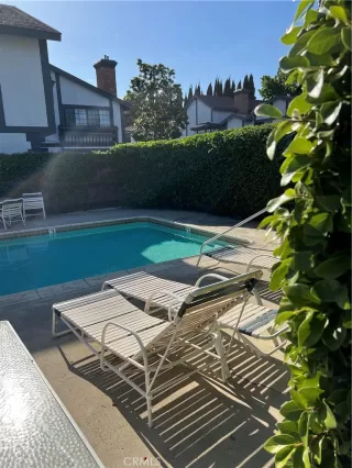 Photo #4: CV23086269 Listing 