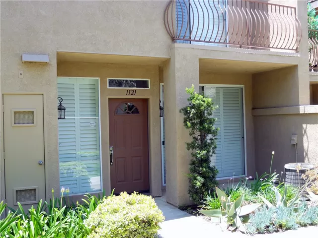 MLS: CV23109438 Condo For Sale