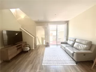 Photo #5: CV23130950 Listing 