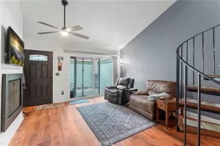 Photo #4: CV24044655 Listing 