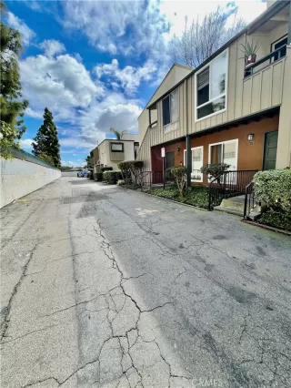 Photo #3: CV24045523 Listing