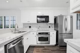 Photo #3: CV24067138 Listing 