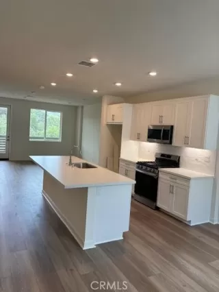 Photo #5: CV24088407 Listing 