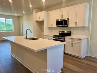 Photo #4: CV24103471 Listing 