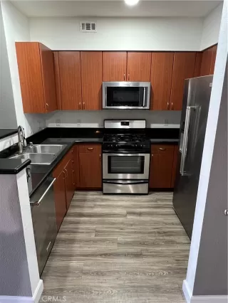 Photo #5: CV24109392 Listing 