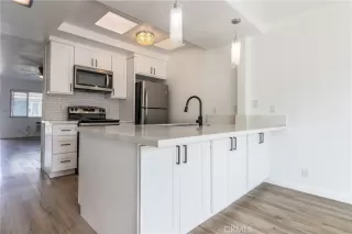 Photo #5: CV24115590 Listing 