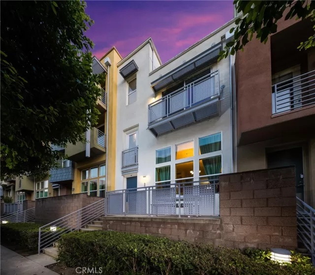 MLS: CV24128049 Condo For Sale