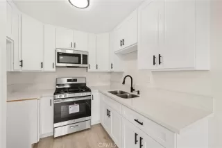 Photo #6: CV24156901 Listing 